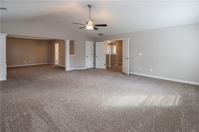 Building Photo - 1138 Paramount Dr