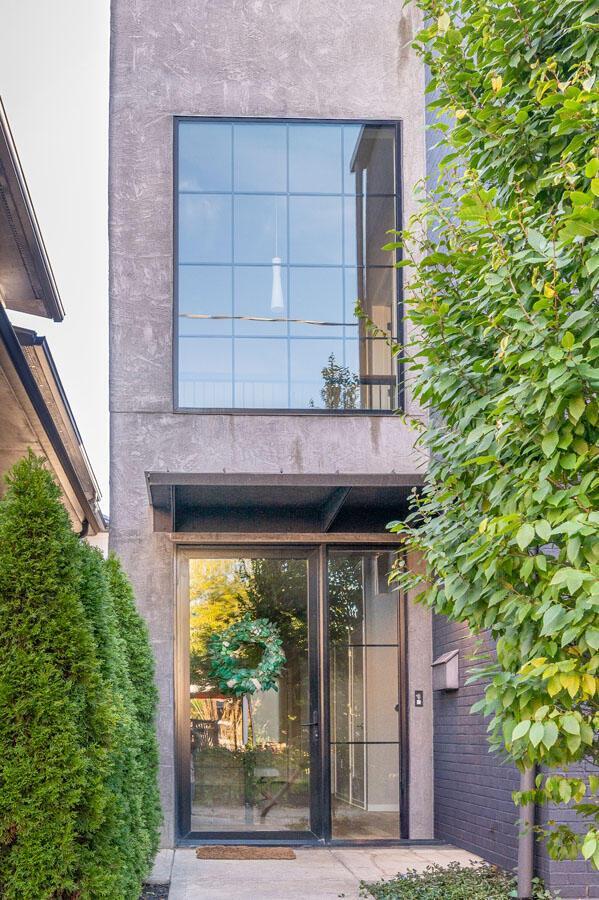 Building Photo - 598 Lathrop St