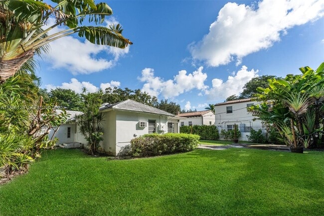 Building Photo - 520 W 51st Terrace