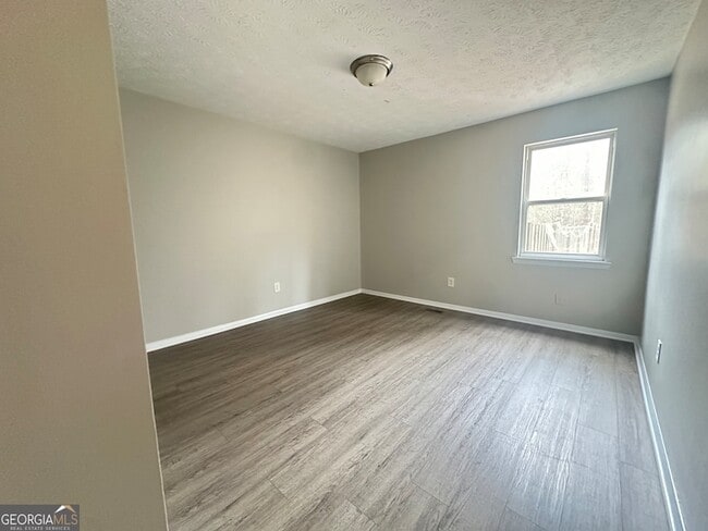 Building Photo - 1133 White Oak Dr