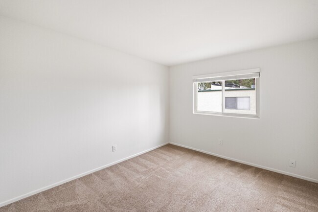 Building Photo - 11260 Overland Ave