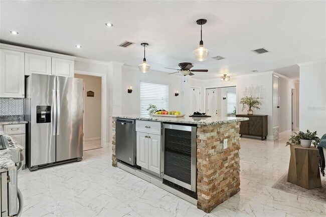 Building Photo - 622 Beverly Ave