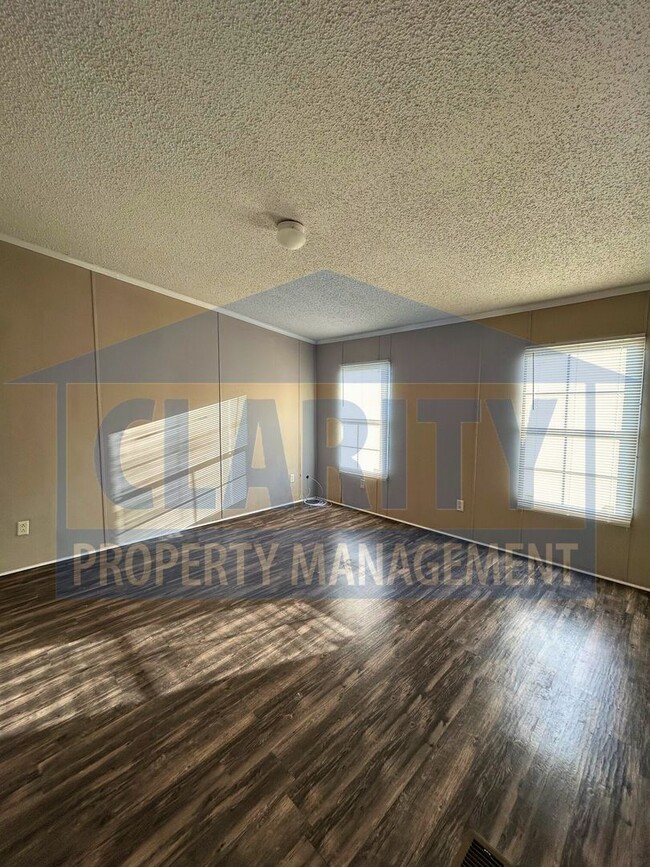 Building Photo - Three bedroom, single level home in Old Fo...