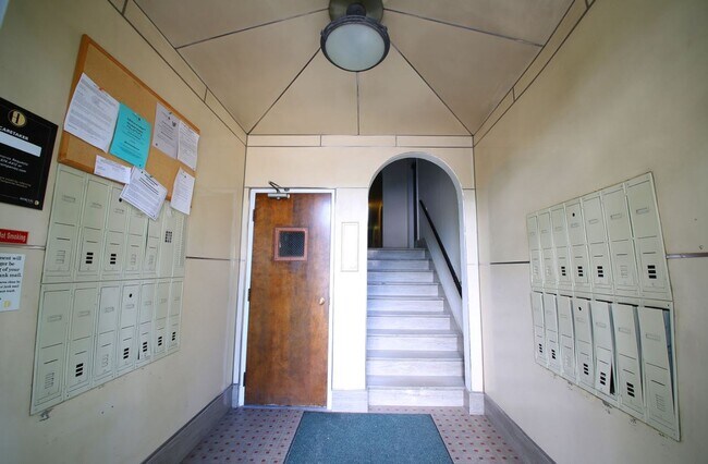 Building Photo - 3220 Girard Ave S