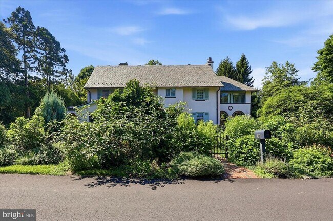 Building Photo - 490 Bancroft Rd