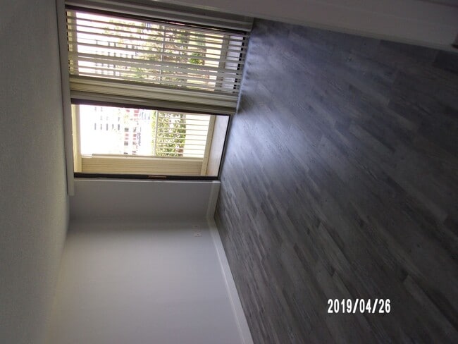 Building Photo - Oceanfront 3 BR Condo
