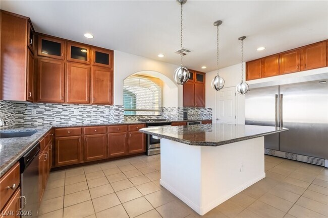 Building Photo - 8137 Crimson Creek Ct