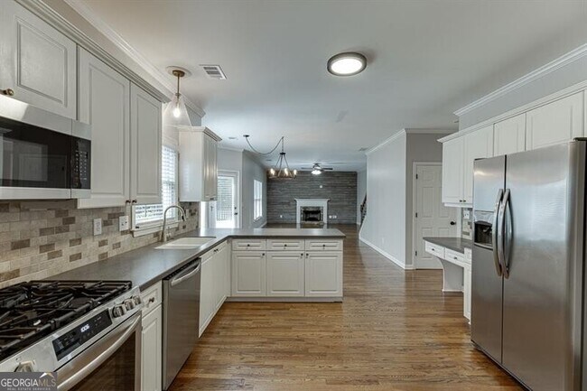 Building Photo - 1795 Lake Heights Cir