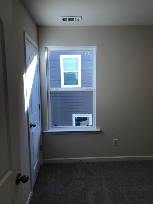Building Photo - 8079 Logan Dr