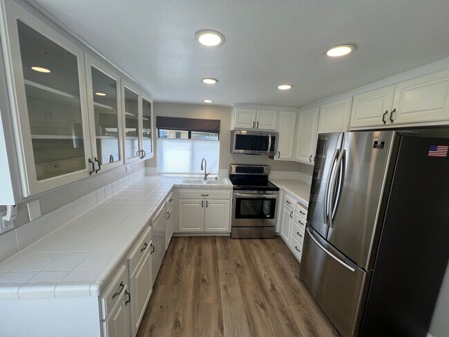 Building Photo - Beautiful Bel-Air floor plan on the Golf C...