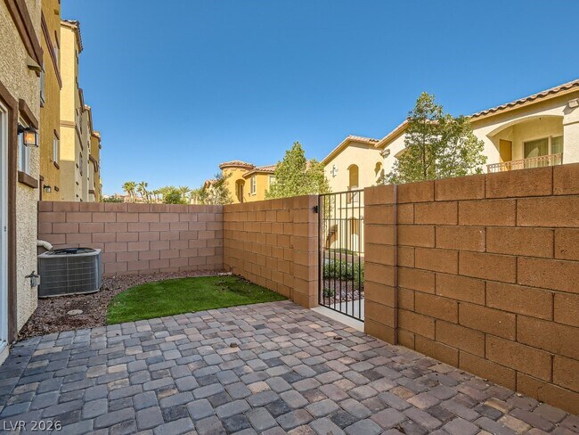 Building Photo - 1525 Spiced Wine Ave
