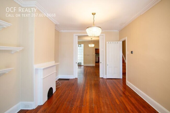 Building Photo - 2211 Bainbridge St