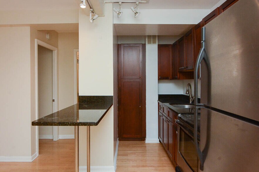 Building Photo - 4180 N Marine Dr