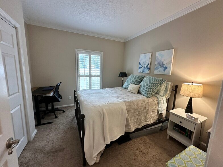 Second Bedroom - 301 Queens Rd