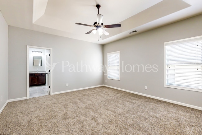 Building Photo - 3922 Lake Manor Way