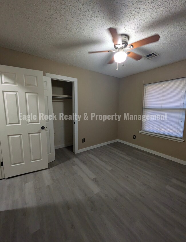 Building Photo - Tulsa House for Rent (3beds/2baths)