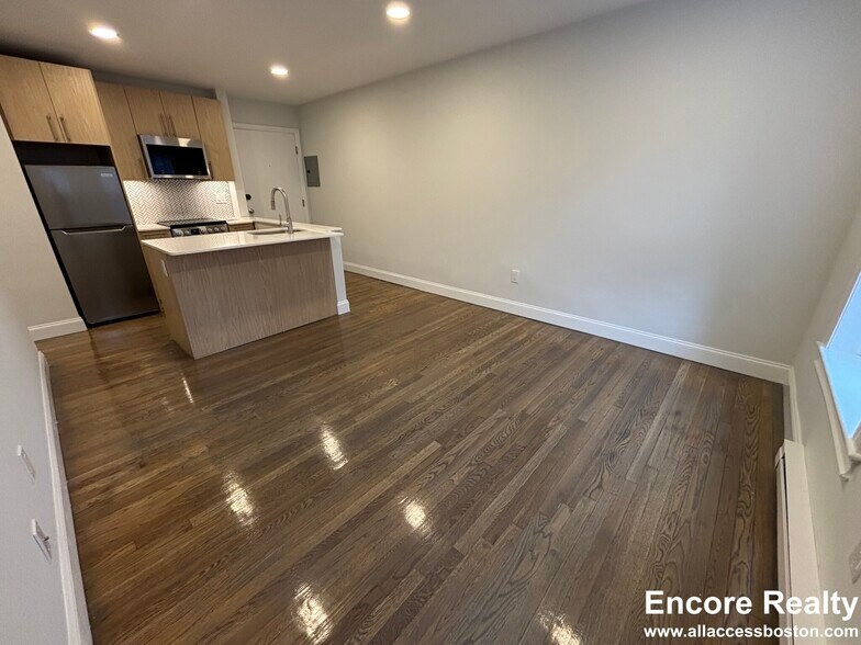 Primary Photo - 531 Beacon St