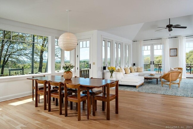 Building Photo - 121 Quaker Hill Rd