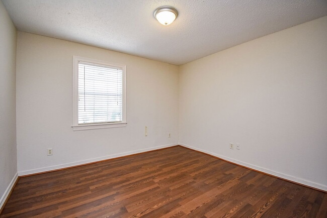 Building Photo - 11366 Oakcenter Dr