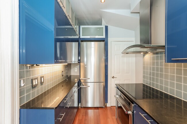 Building Photo - 2927 Cathedral Ave NW