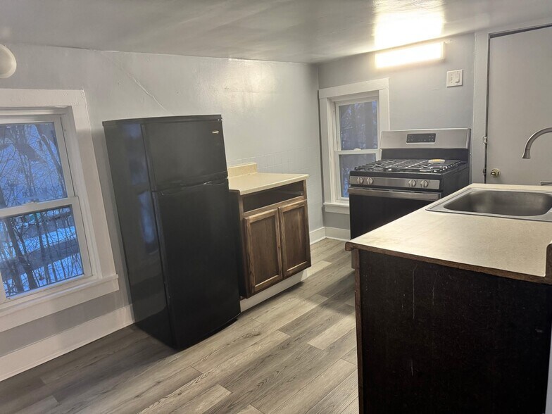 Building Photo - 82 Park Ave