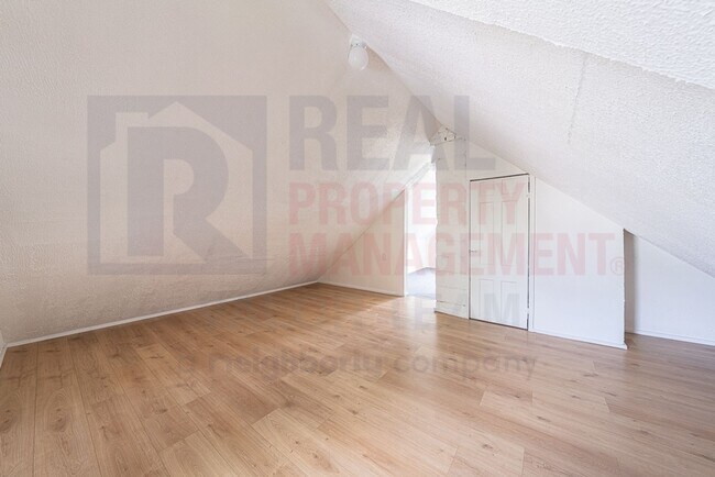 Building Photo - 2040 W 103rd St