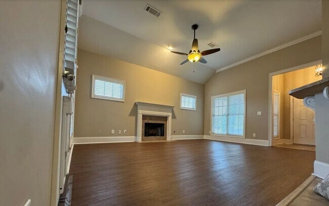 Building Photo - Beautiful Home in Deer Creek