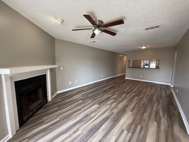 Building Photo - Charming two-bedroom, two-bathroom condo l...