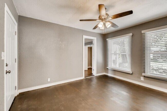 Building Photo - 4208 Valentine St