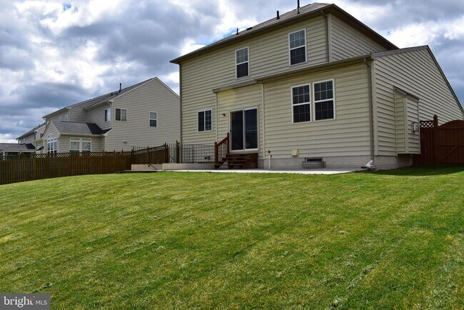 Building Photo - 233 Morlyn Dr