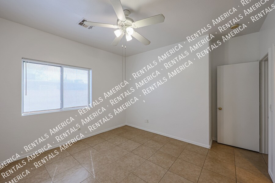 Building Photo - 6837 N 81st Dr