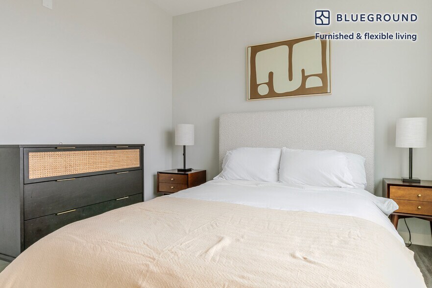 Building Photo - 6149 N Broadway