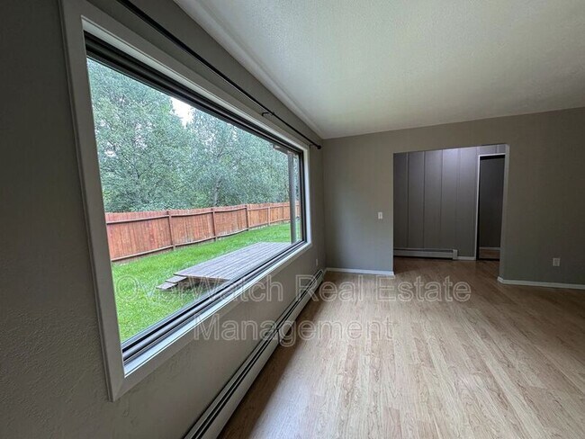 Building Photo - 6121 De Armoun Rd