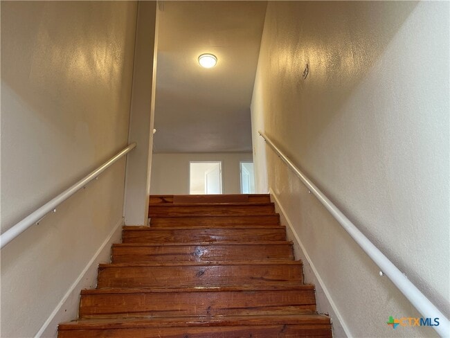 Building Photo - 111 W Fowler Ave