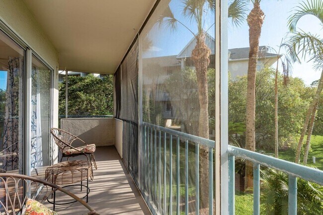 Building Photo - 5557 Sea Forest Dr