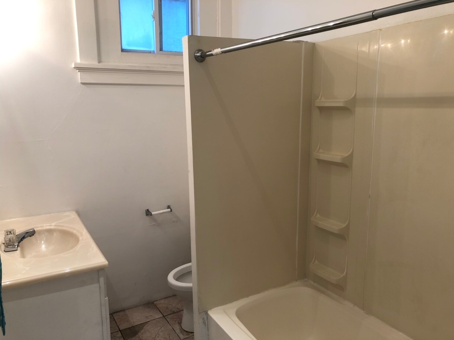 Building Photo - 5818 Hobart St