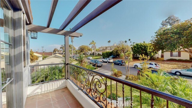 Building Photo - 227 Pso De Granada