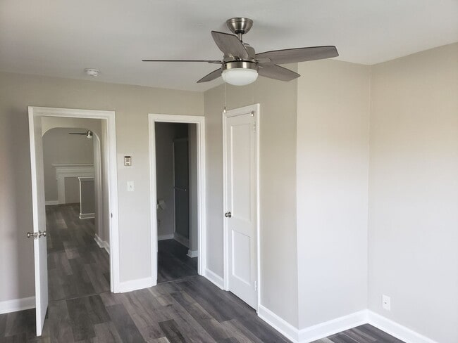 Building Photo - Warwick Blvd-15641