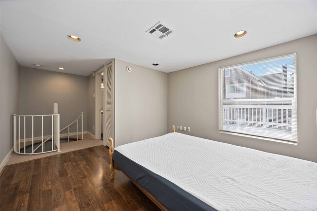 Building Photo - 1711 Wentworth St