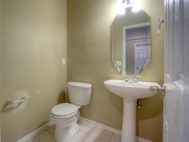 Building Photo - 11161 Balcones Dr