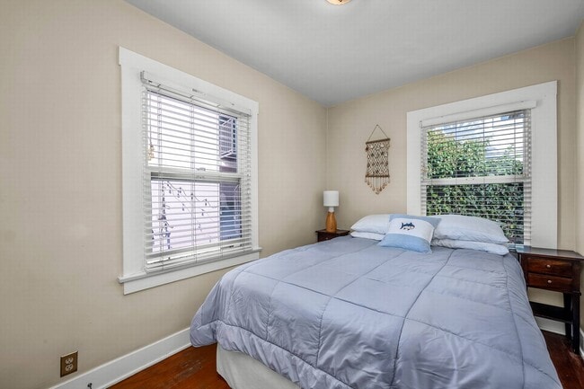 Building Photo - 204 S Guadalupe Ave