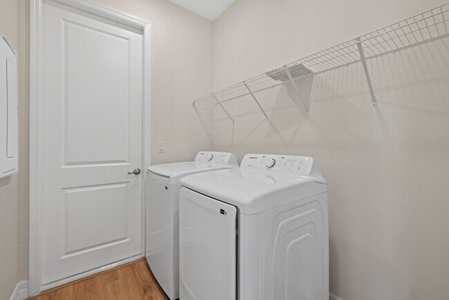 Building Photo - Large 4/3 Brand NEW Construction Home in t...