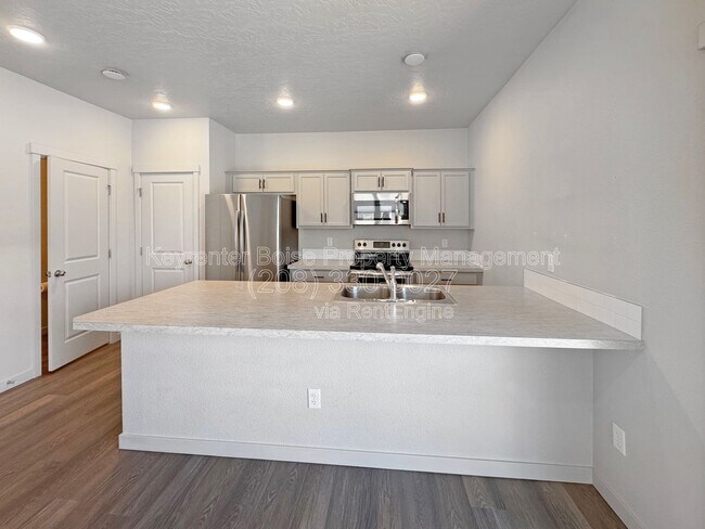 Building Photo - 2304 E Spice Lp