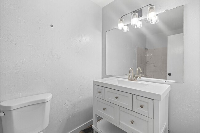 Building Photo - 2250 Billings St