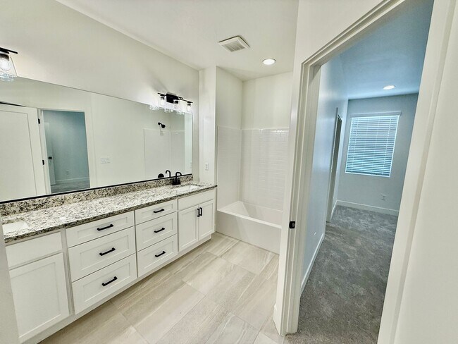 Building Photo - Adorable 3-BR Home In The Heart of Washington