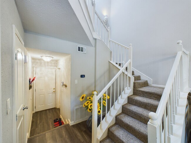 Building Photo - 9400 Doliver Dr