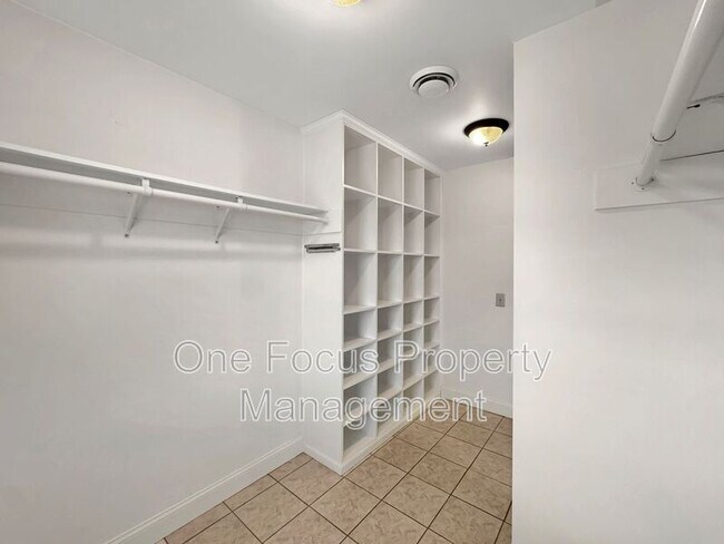 Building Photo - 340 Washington St N