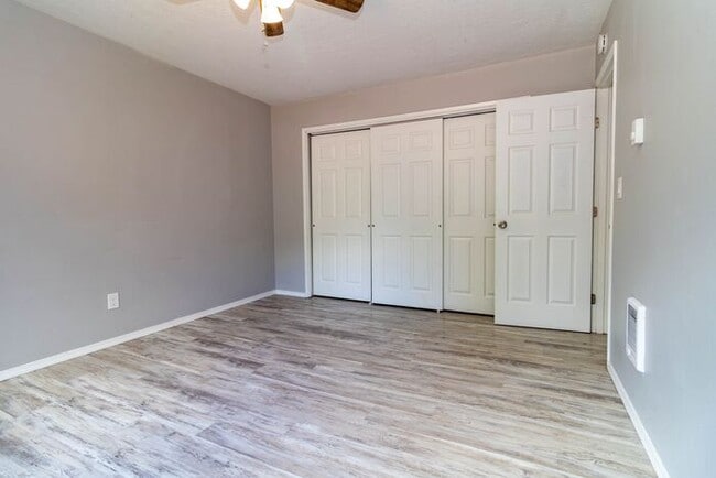 Building Photo - Spacious 2 bedroom apartment at French Cha...