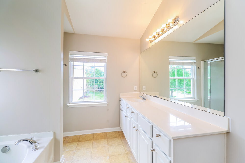 Building Photo - 6415 Glenolden Dr
