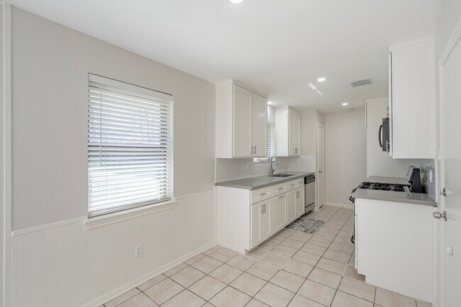 Building Photo - 3435 Gary Ln